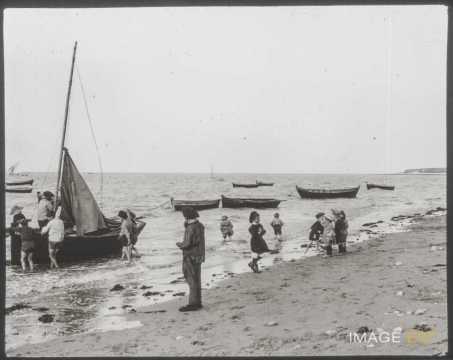 Enfants sur la plage (Arromanches)
